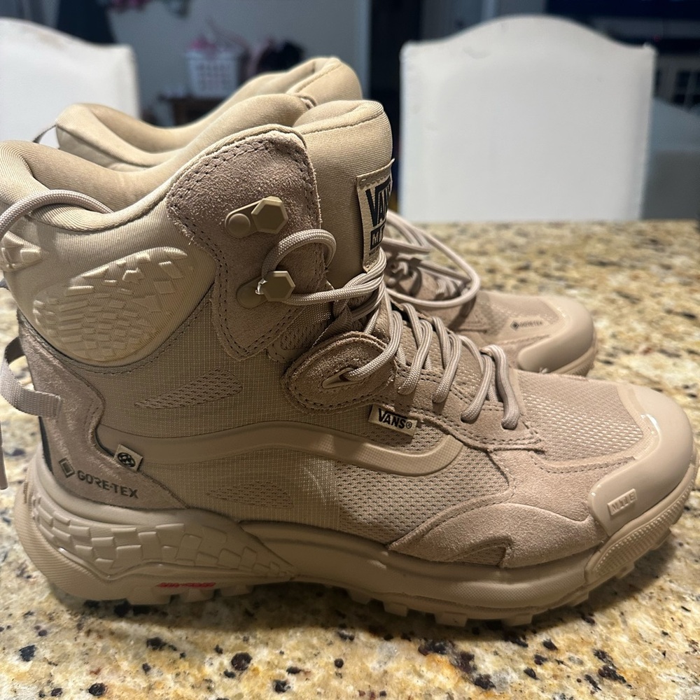 Vans Crestline Gore-Tex boots